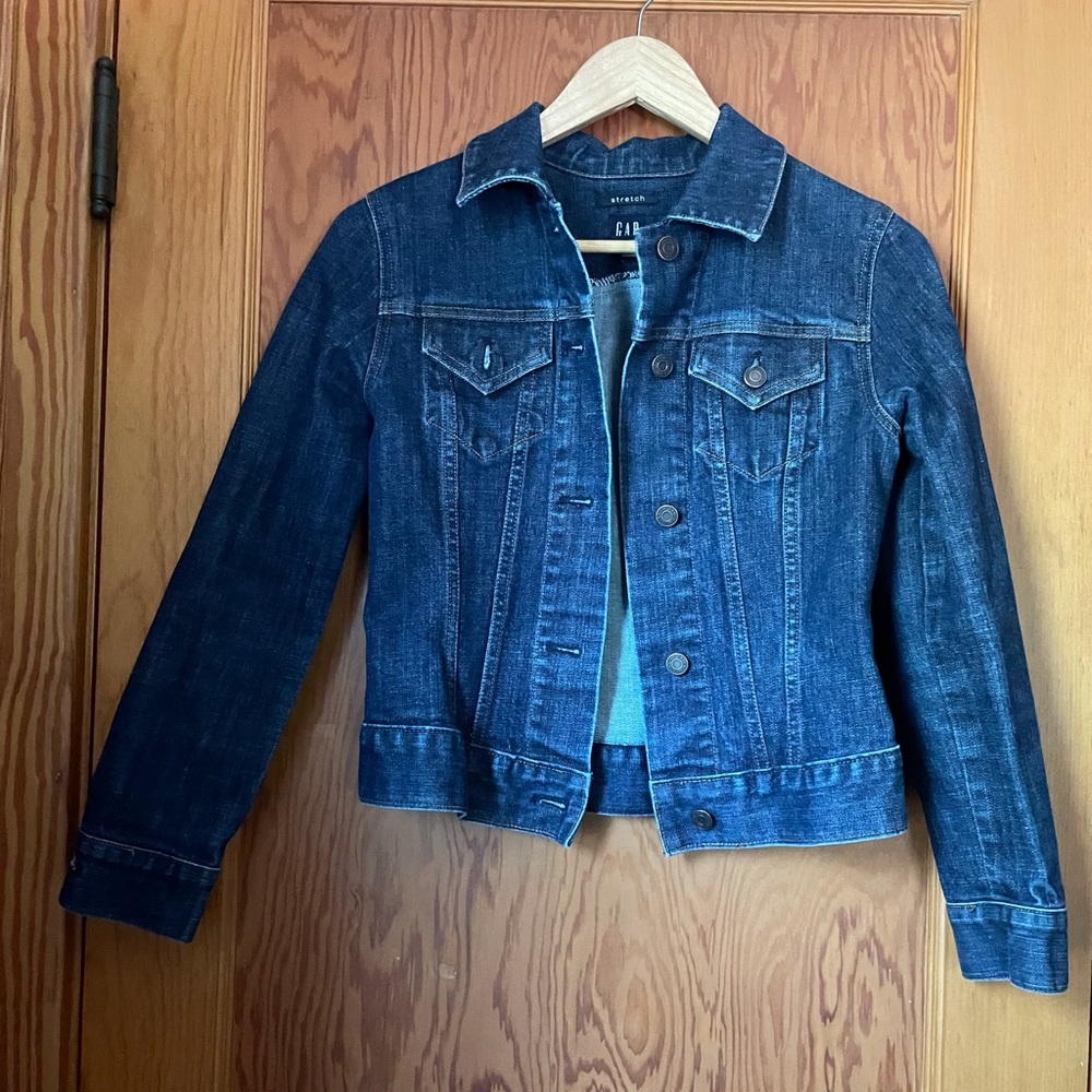 Super flattering Gap denim jacket